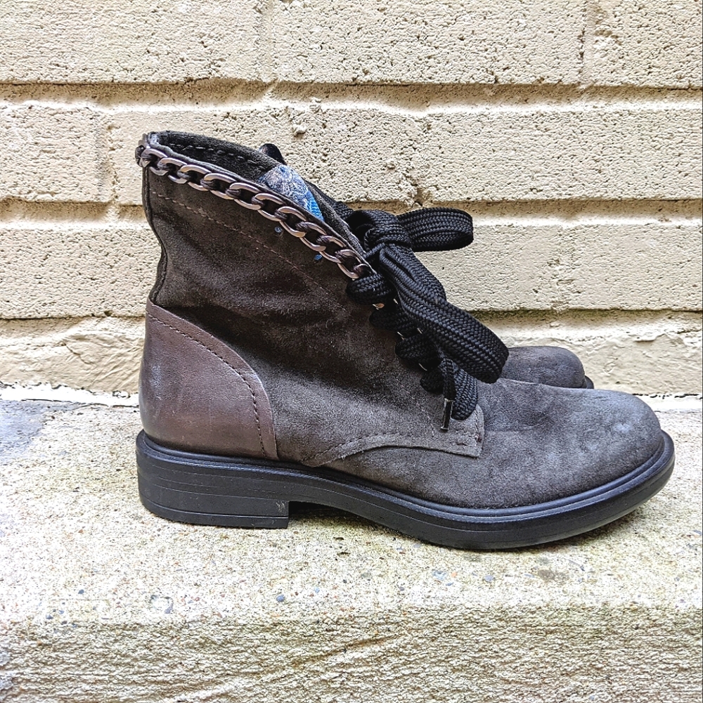MJUS grey leather ankle boots size 7